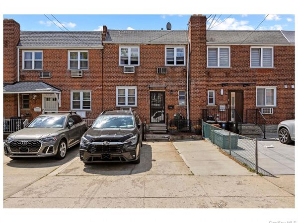 63-22 71st Street , Middle Village, NY 11379