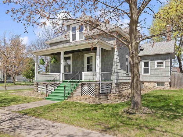 1328 10TH STREET, Marinette, WI 54143