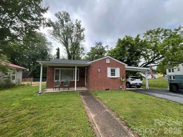 713 Pennton Avenue SW, Lenoir, NC 28645