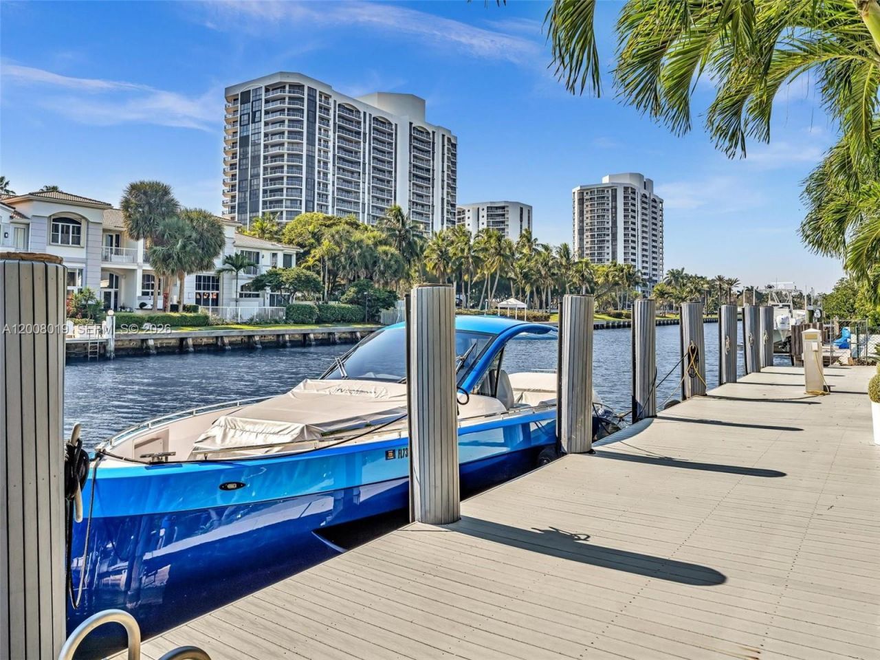 307 Holiday Dr , Hallandale Beach, FL 33009 Photo