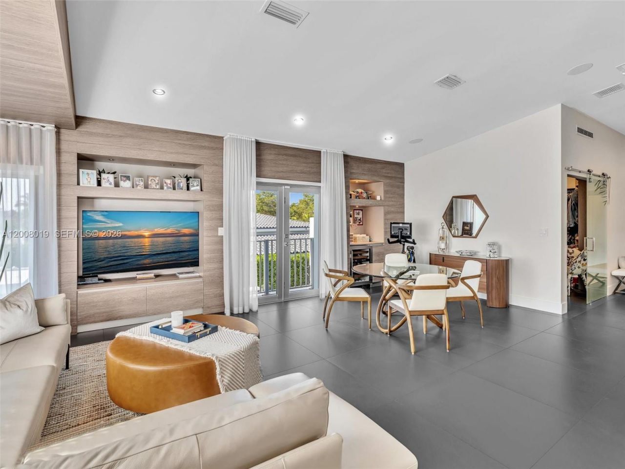 307 Holiday Dr , Hallandale Beach, FL 33009 Photo