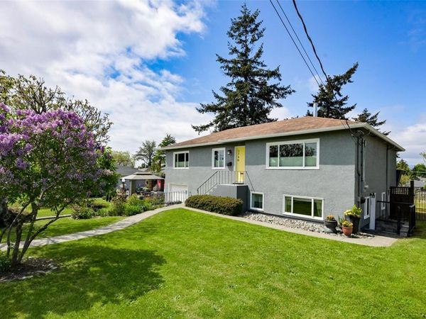 3746 Seaton St , Saanich, BC V8X 3W4