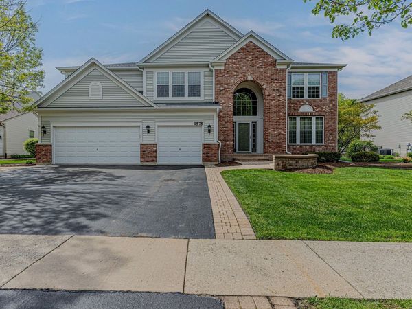 1575 McClellan Drive , Lindenhurst, IL 60046