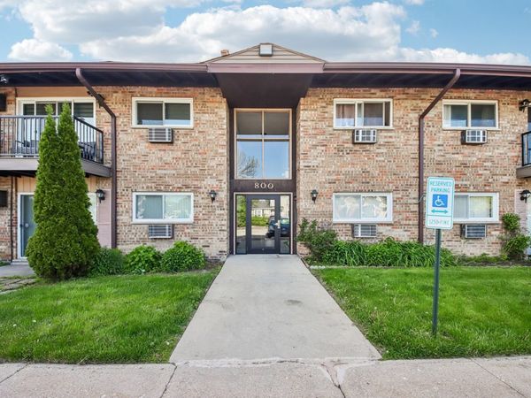 800 E Old Willow Road , Unit 208, Prospect Heights, IL 60070