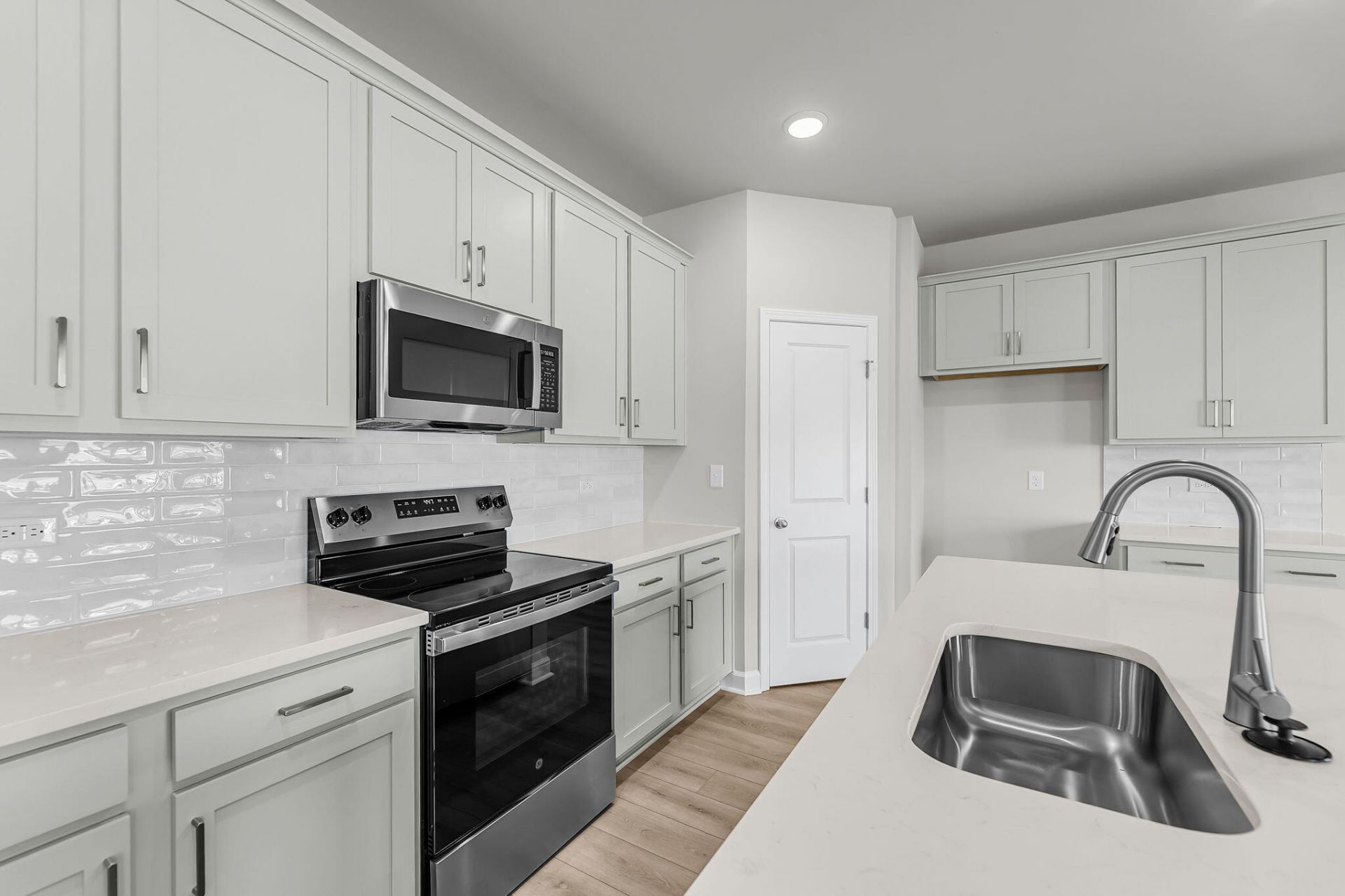 4022 Lemon Grass Lane Photo 19