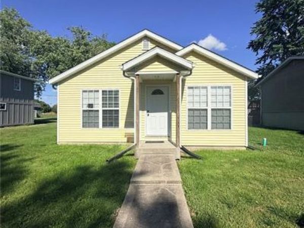 905 Madison Street , Gillespie, IL 62033