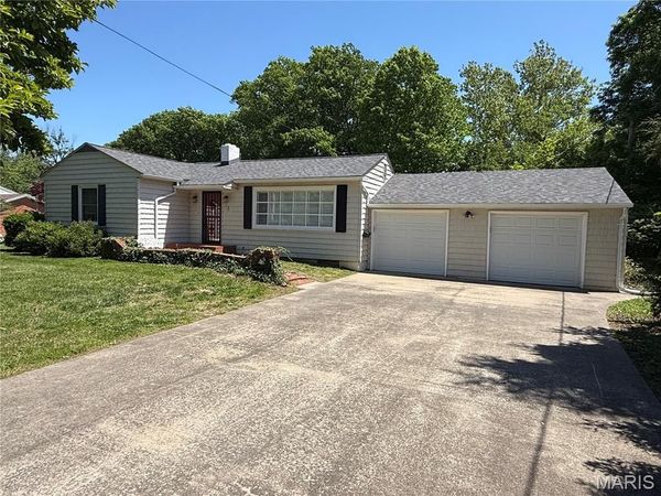 6 Riverpoint Road , Hannibal, MO 63401