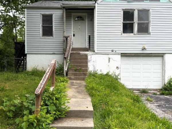 2419 Henral Court, St Louis, MO 63136