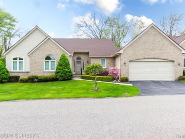 5396 Fairway Court, West Bloomfield Twp, MI 48323