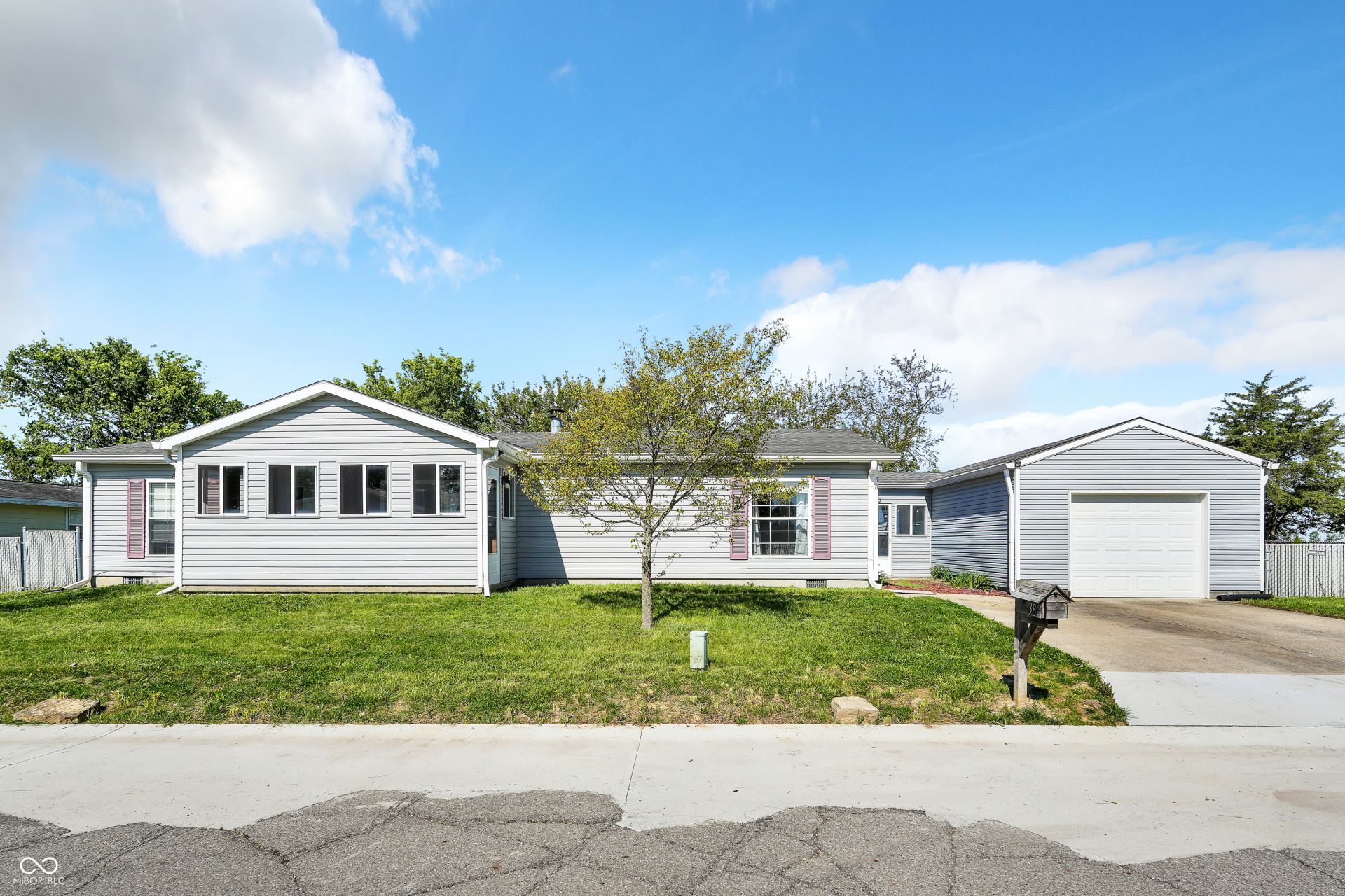 38 Fountain Lake Drive, Greenfield, IN 46140 Main Photo