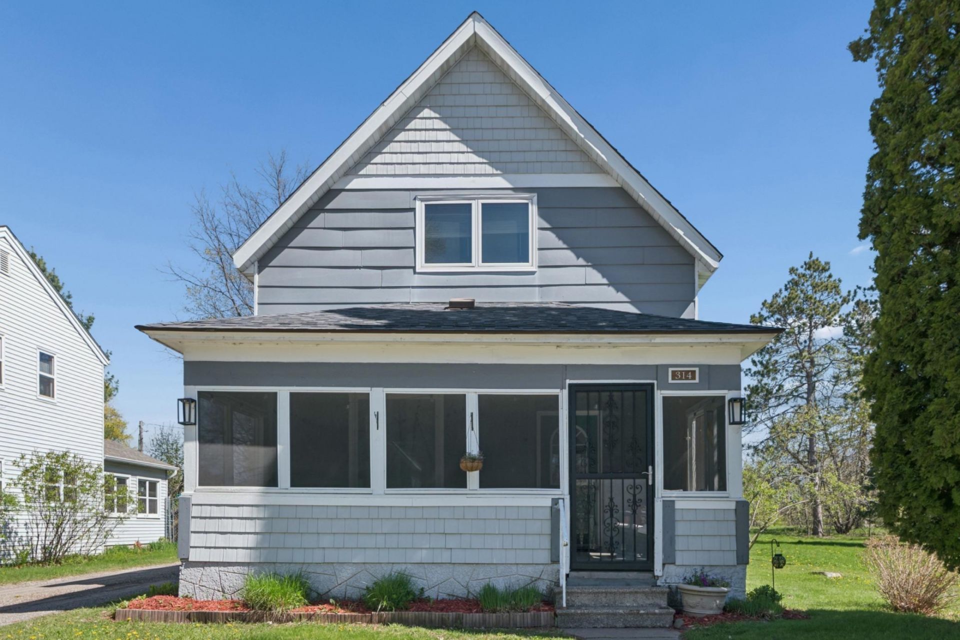 314 Central Drive W, Braham, MN 55006