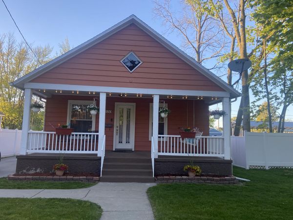 1180 W Grand Avenue, Muskegon, MI 49441
