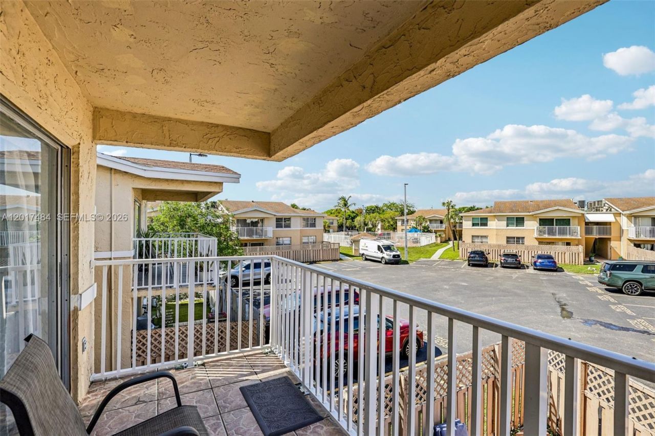4520 NW 79th Ave , Unit 2D, Doral, FL 33166 Photo