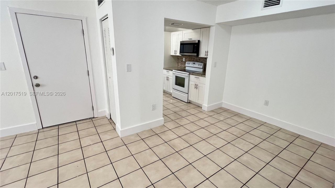 680 NW 114th Ave , Unit 203, Sweetwater, FL 33172 Photo