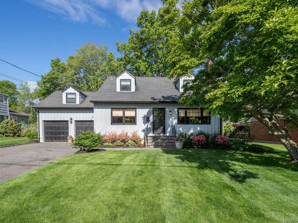 1 Seawanhaka Place, Oyster Bay, NY 11771
