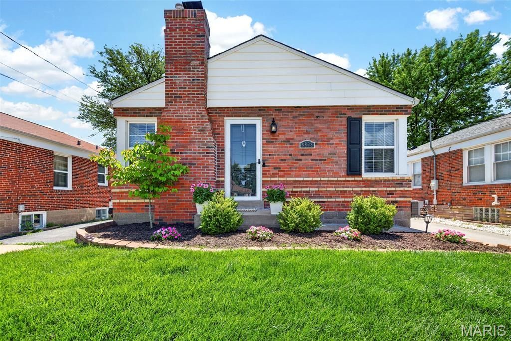 8832 Lawn Avenue, Brentwood, MO 63144 Main Photo
