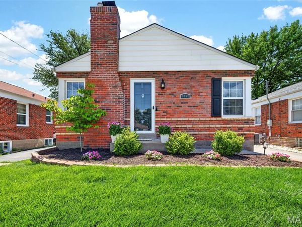8832 Lawn Avenue, Brentwood, MO 63144