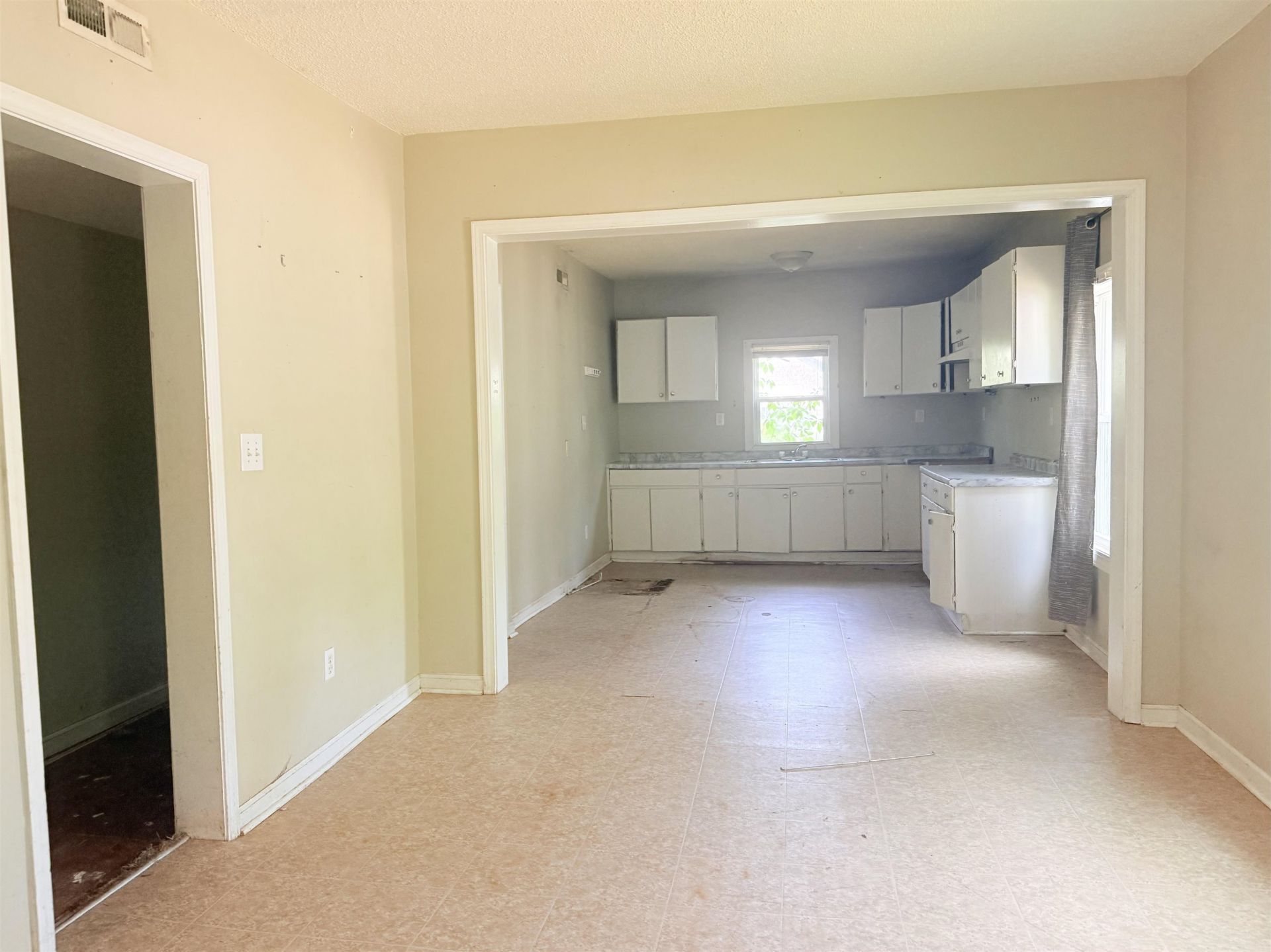 1512 Racepath St. Photo 2