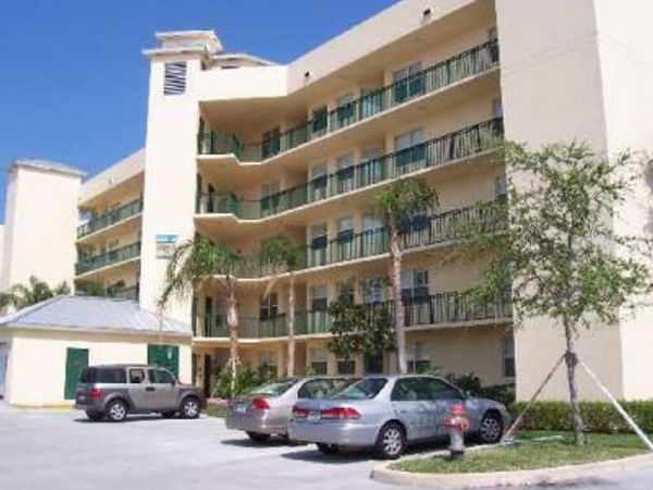 27 Royal Palm Way, Unit 406, Boca Raton, FL 33432