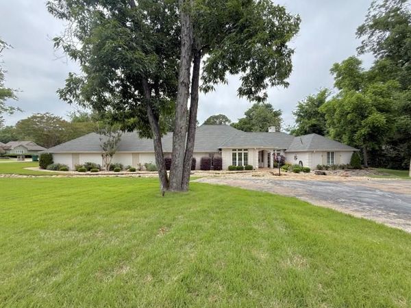 2183 St Andrews Dr., Tupelo, MS 38826