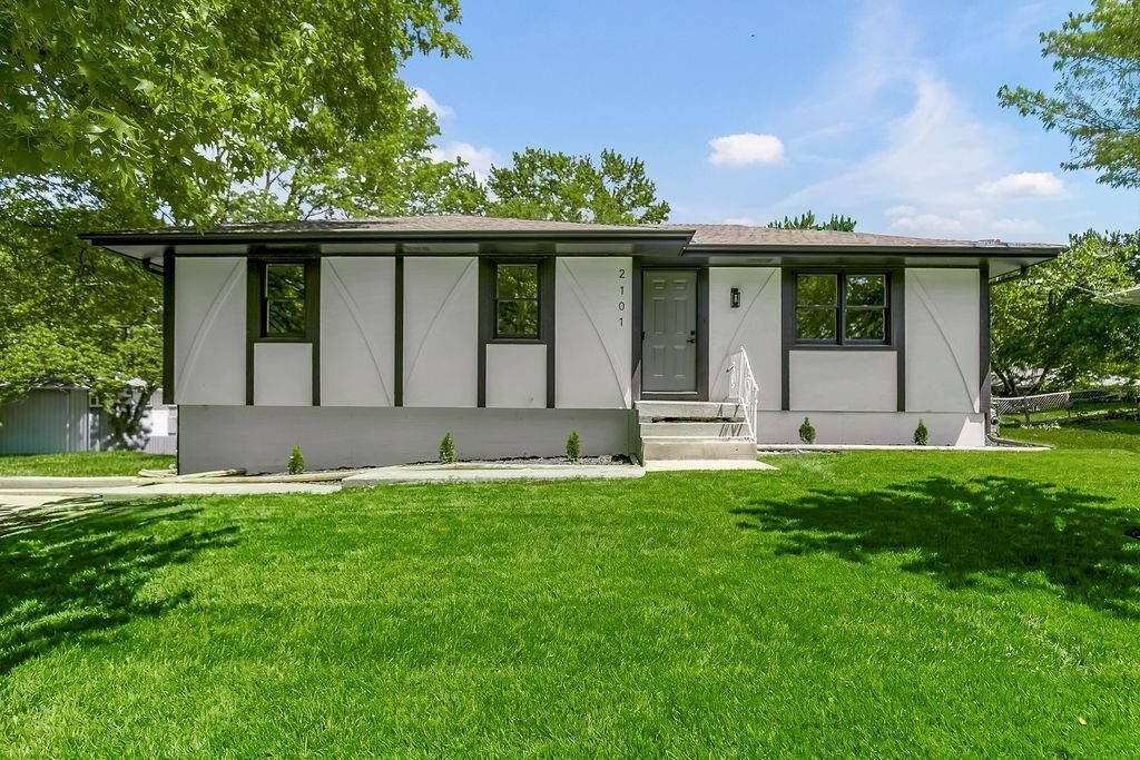 2101 SE Harding Street, Oak Grove, MO 64075 Main Photo
