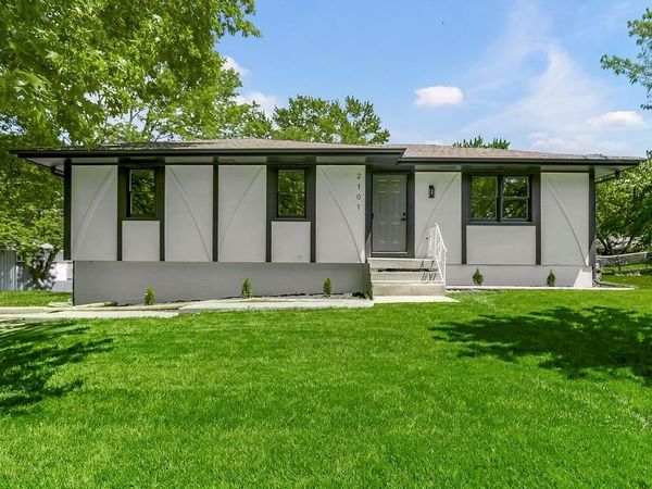 2101 SE Harding Street, Oak Grove, MO 64075