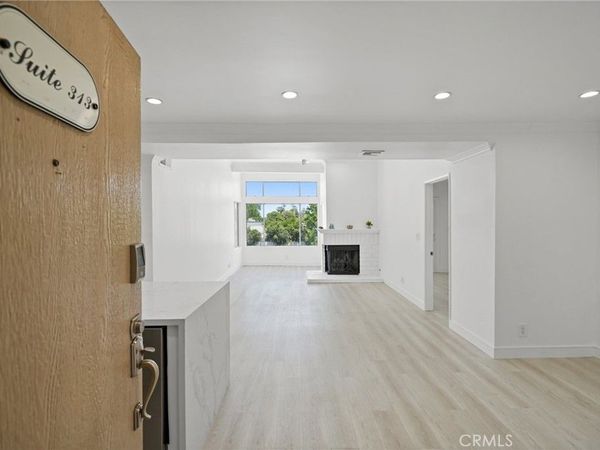 7800 Topanga Canyon Boulevard, Unit 313, Canoga Park, CA 91304