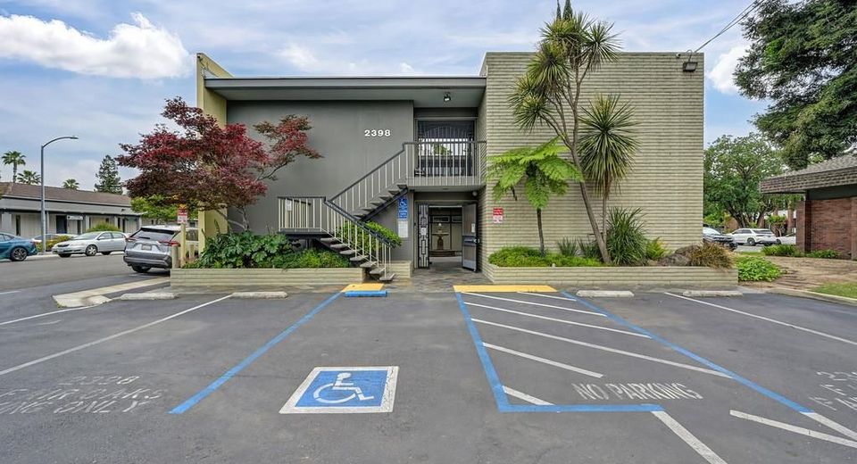 2398 Fair Oaks Blvd, Sacramento, CA 95825 Photo