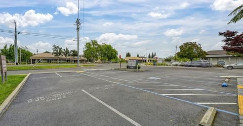 2398 Fair Oaks Blvd, Sacramento, CA 95825 Photo