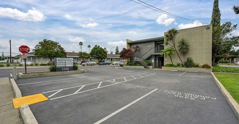 2398 Fair Oaks Blvd, Sacramento, CA 95825 Photo