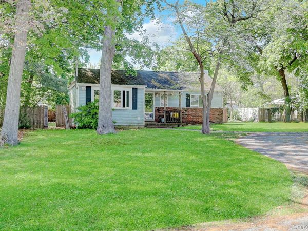 50 Ridgedale Avenue , Farmingville, NY 11738