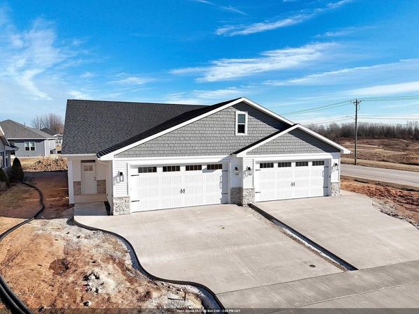 1901 HIDDEN HOLLOW LANE, Manitowoc, WI 54220