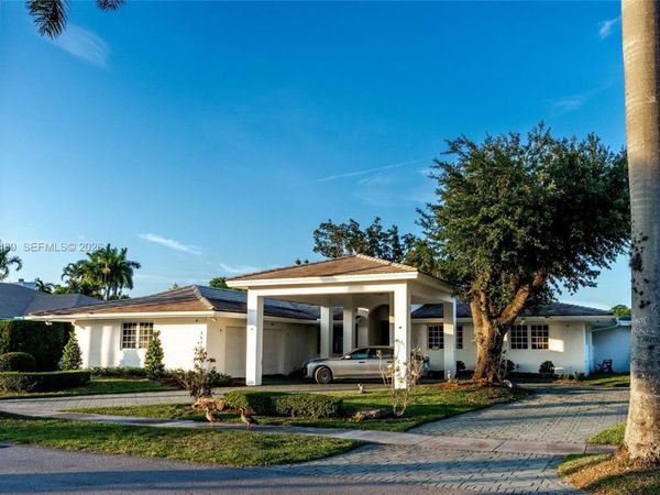 15761 Turnberry Dr , Miami Lakes, FL 33014