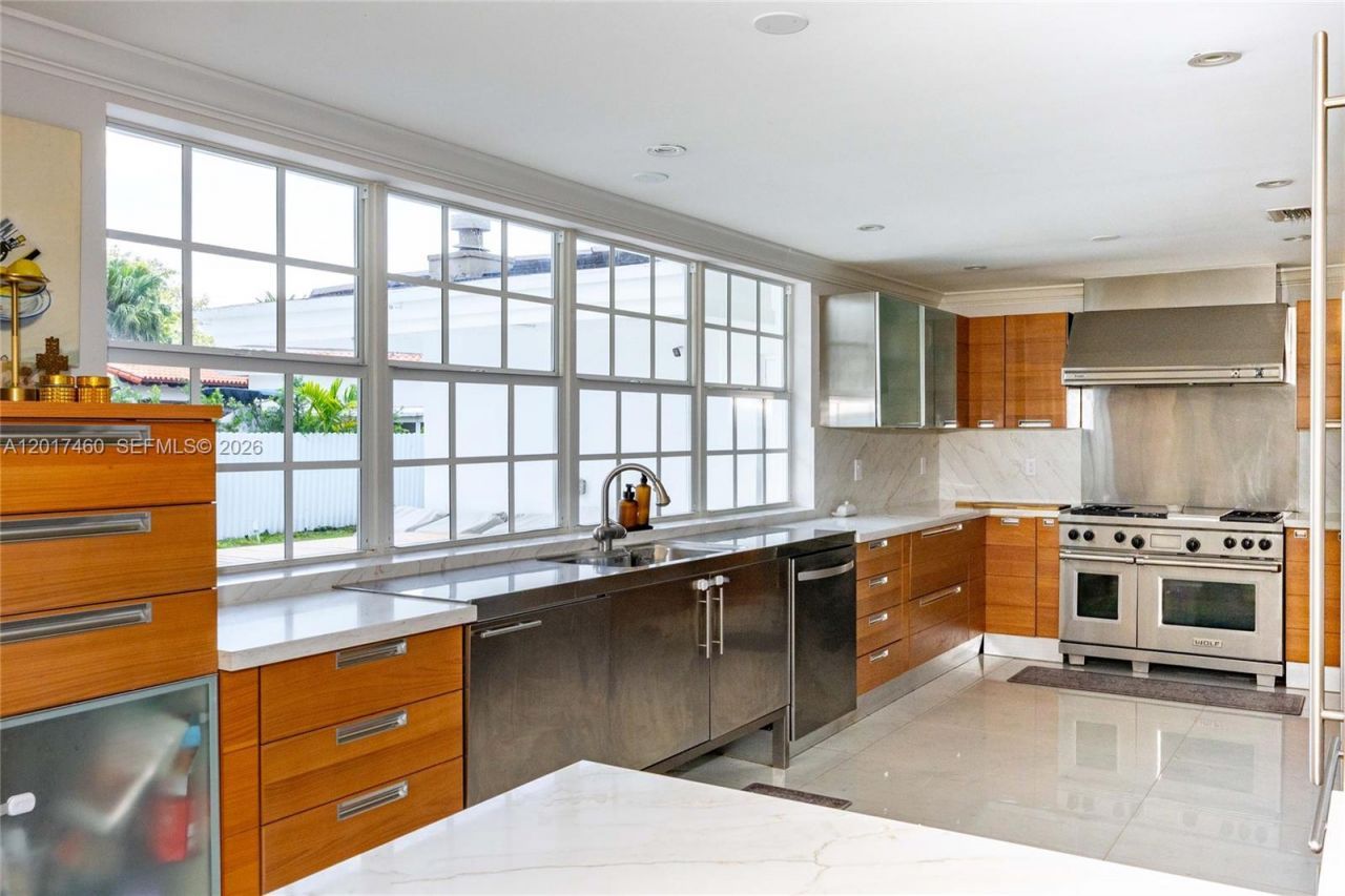 15761 Turnberry Dr , Miami Lakes, FL 33014 Photo