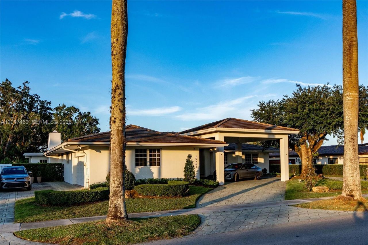 15761 Turnberry Dr , Miami Lakes, FL 33014 Photo