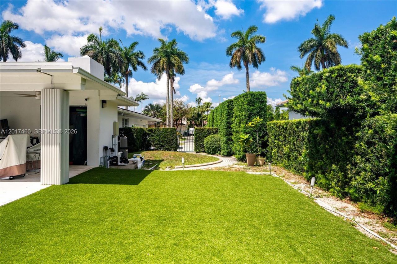 15761 Turnberry Dr , Miami Lakes, FL 33014 Photo