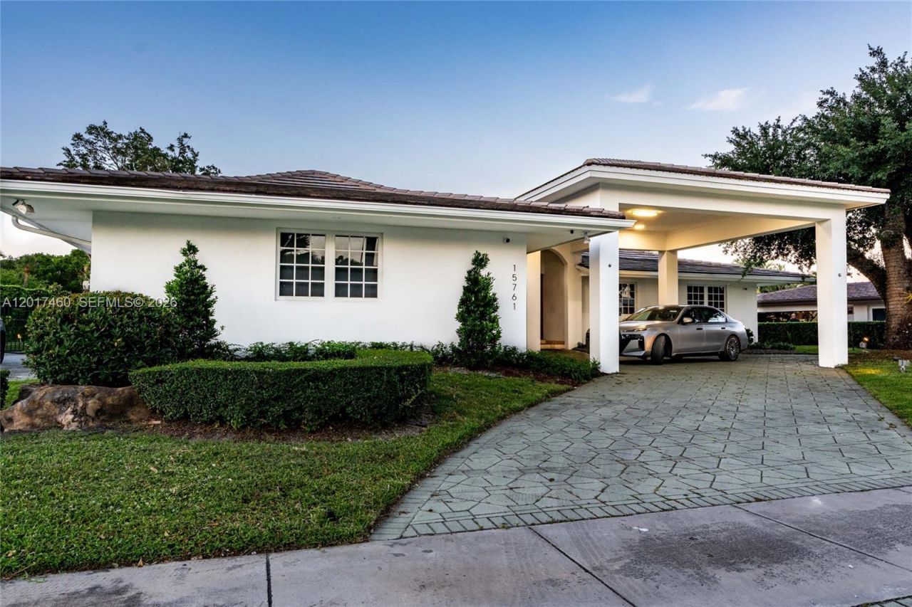 15761 Turnberry Dr , Miami Lakes, FL 33014 Photo