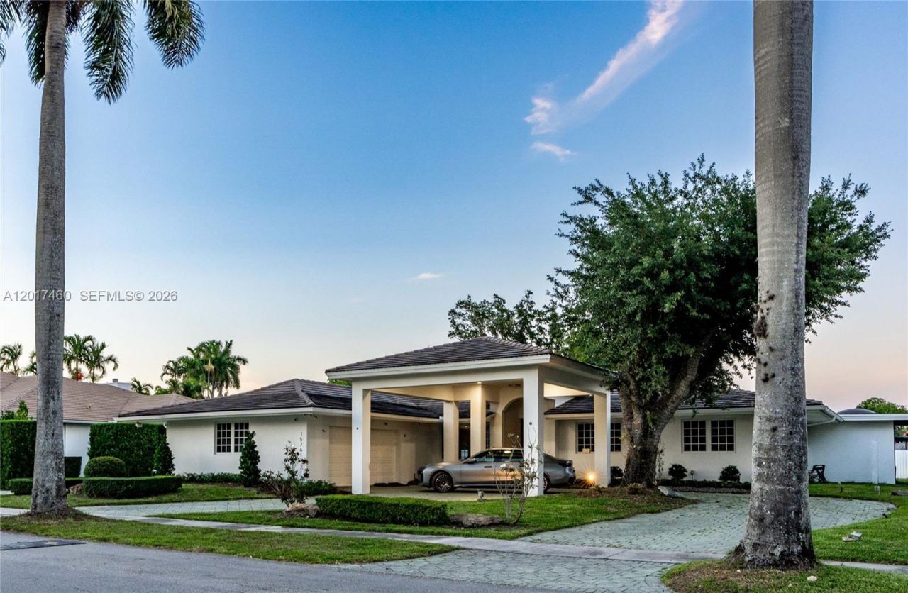 15761 Turnberry Dr , Miami Lakes, FL 33014 Photo