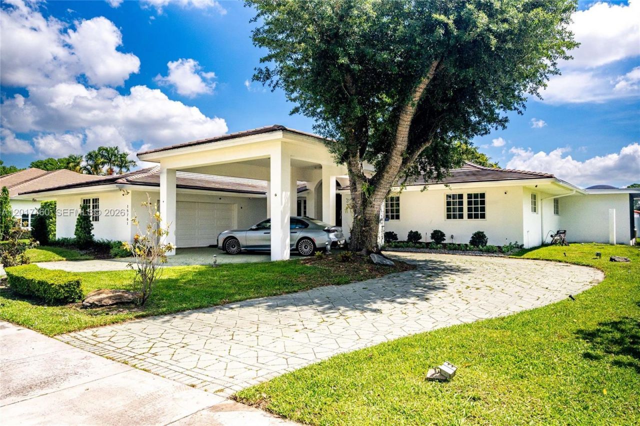 15761 Turnberry Dr , Miami Lakes, FL 33014 Photo