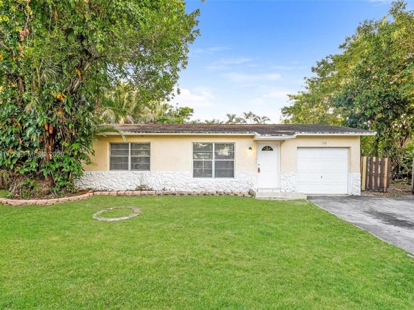 7820 SW 9th St , North Lauderdale, FL 33068