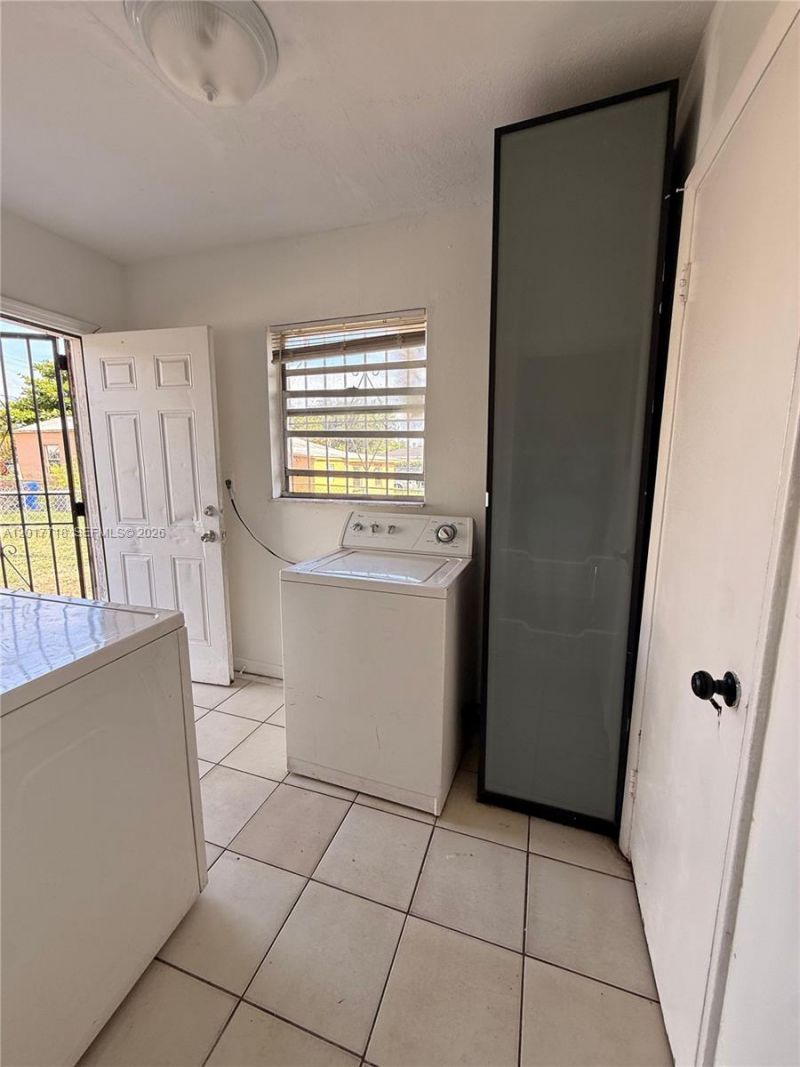 42 NW 66th St , Miami, FL 33150 Photo