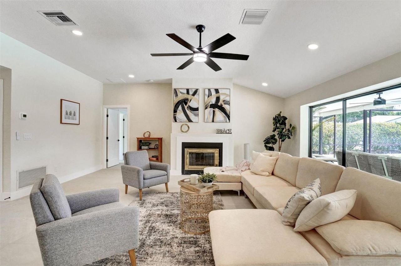 1627 Farrier Trail, Clearwater, FL 33765 Photo