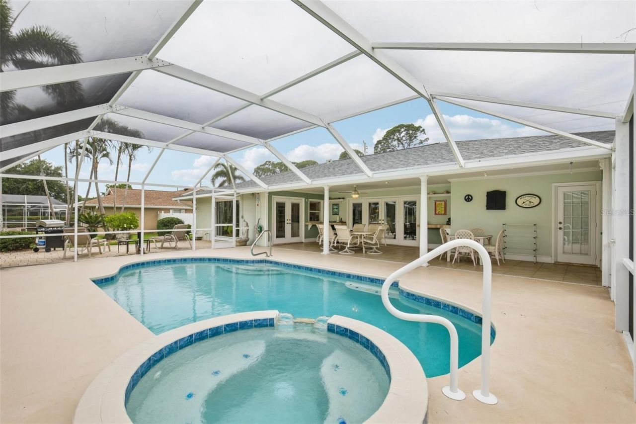 530 Magellan Drive, Sarasota, FL 34243 Photo