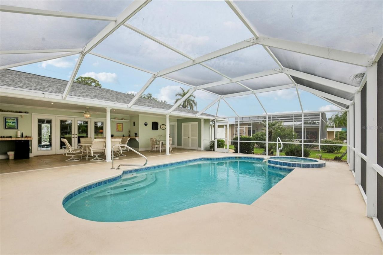 530 Magellan Drive, Sarasota, FL 34243 Photo