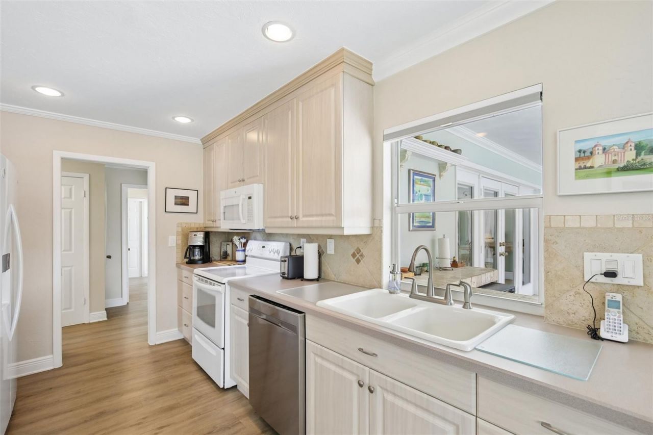 530 Magellan Drive, Sarasota, FL 34243 Photo