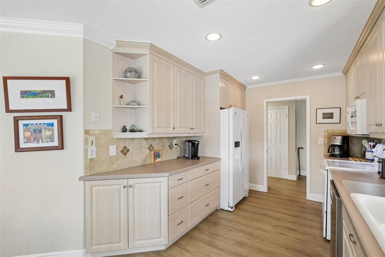 530 Magellan Drive, Sarasota, FL 34243 Photo