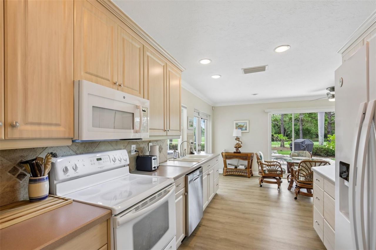 530 Magellan Drive, Sarasota, FL 34243 Photo