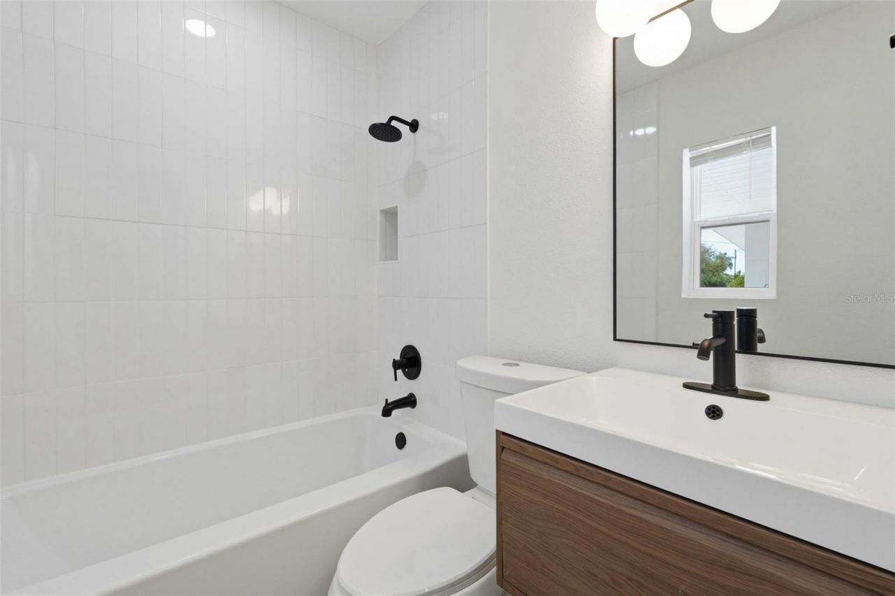 2989 Greenbriar Street, Sarasota, FL 34237 Photo