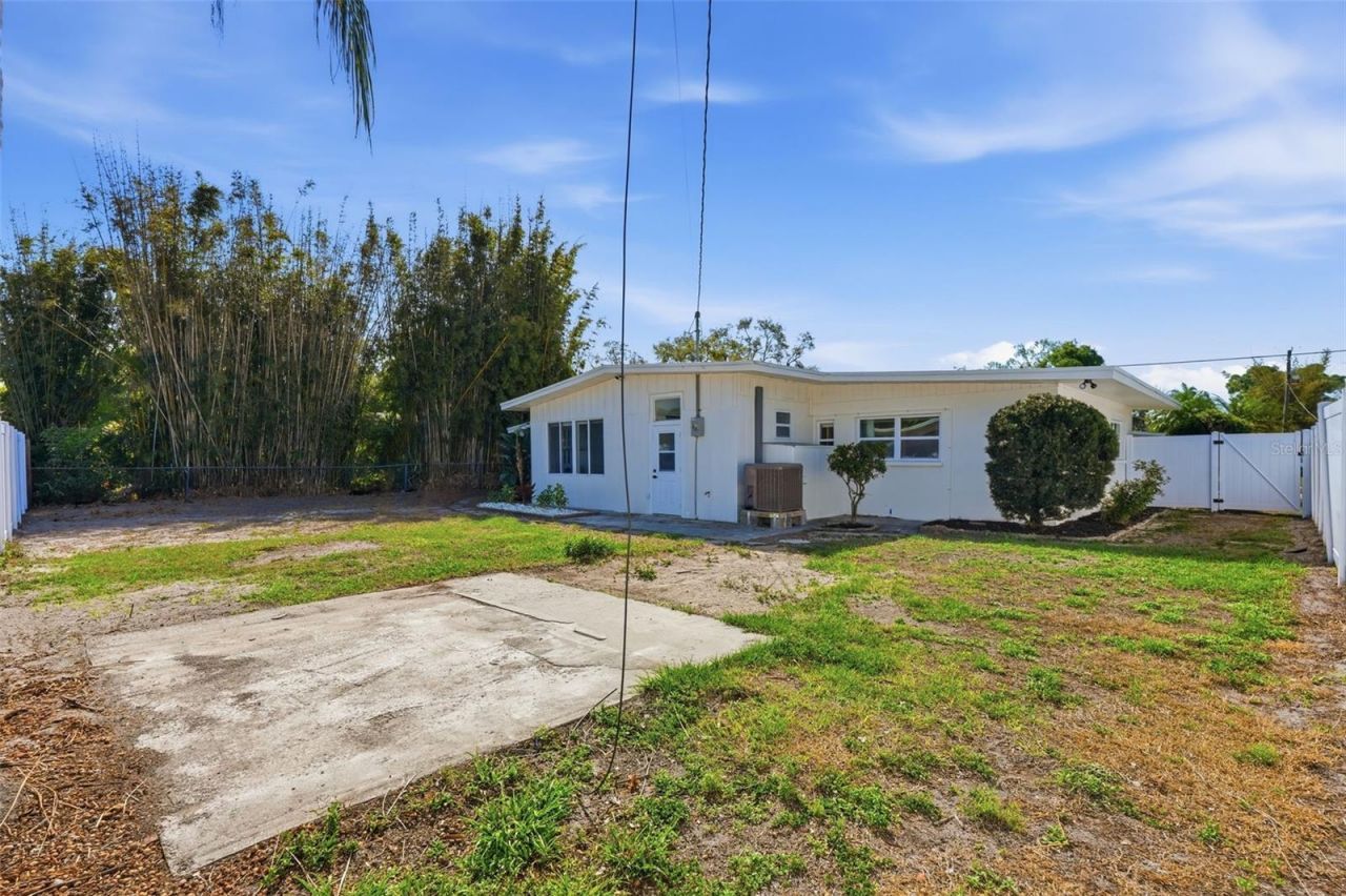 2989 Greenbriar Street, Sarasota, FL 34237 Photo