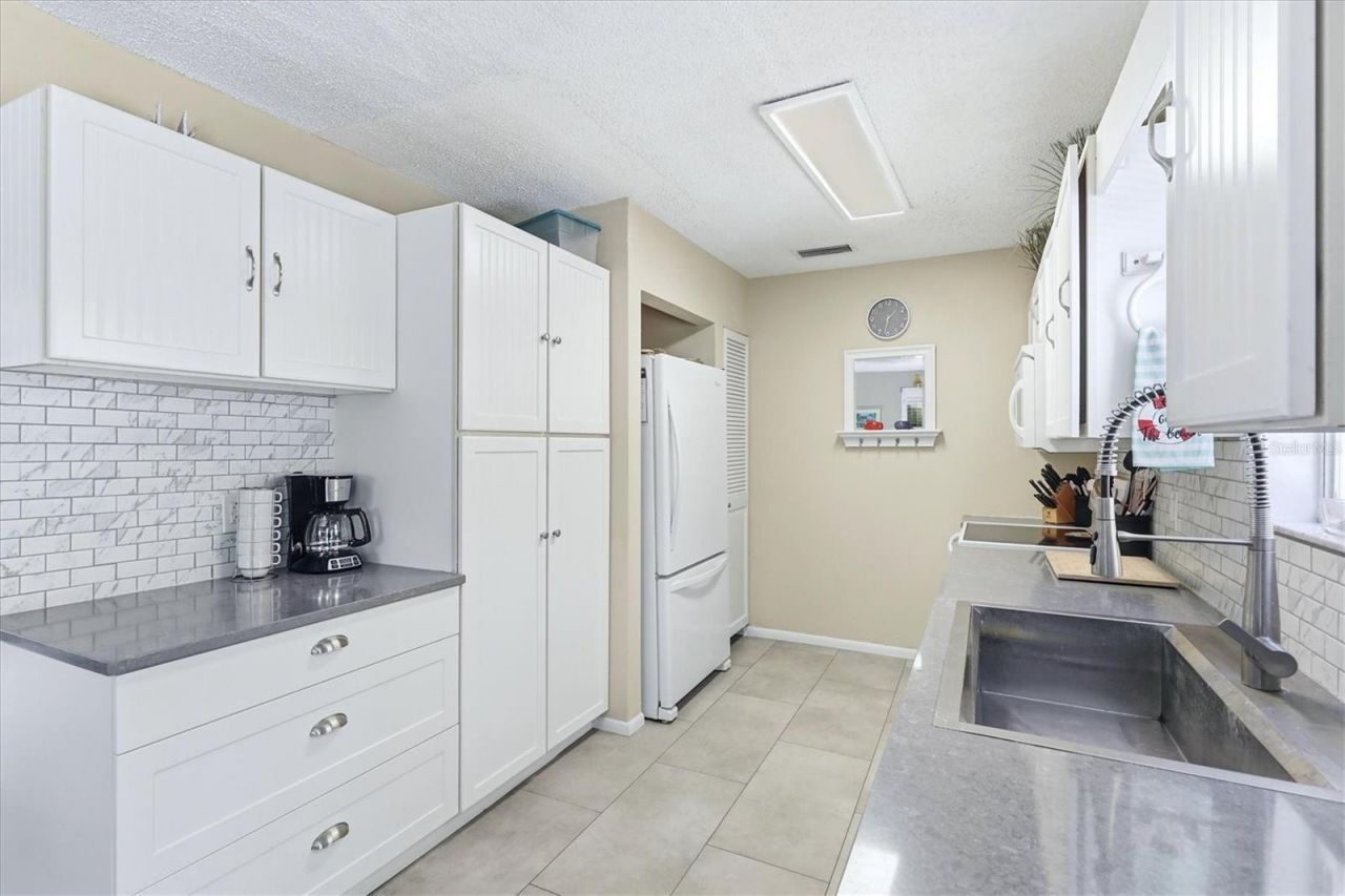 6325 Gulf Drive, Holmes Beach, FL 34217 Photo